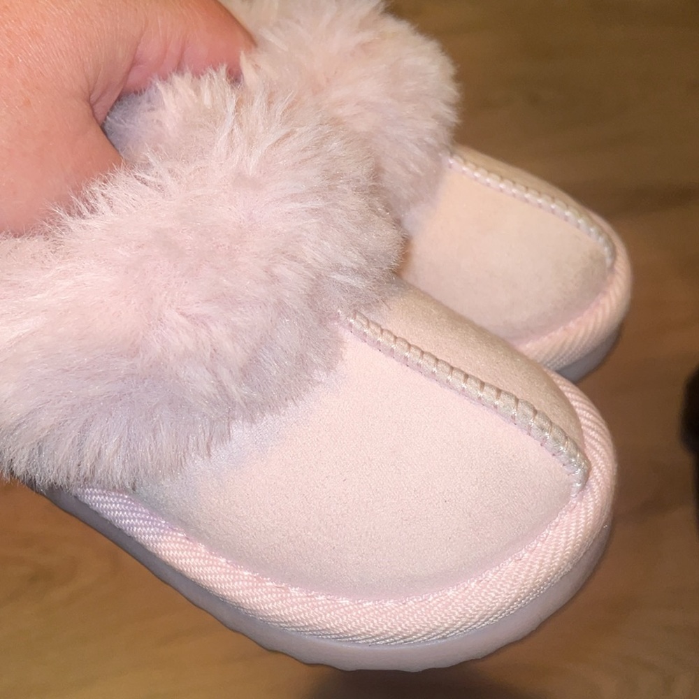 Cozy Pink Kids Shoes with Faux Fur Trim size 6